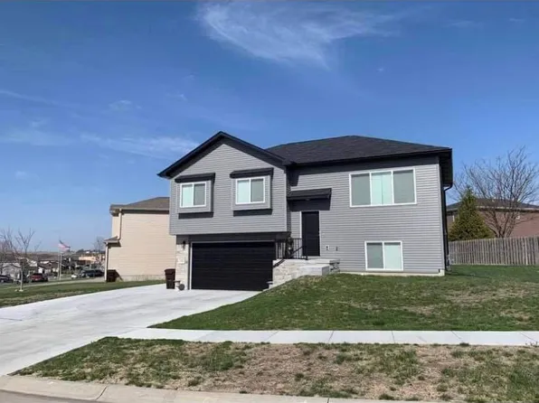 110 W 9th St, Hickman, NE 68372