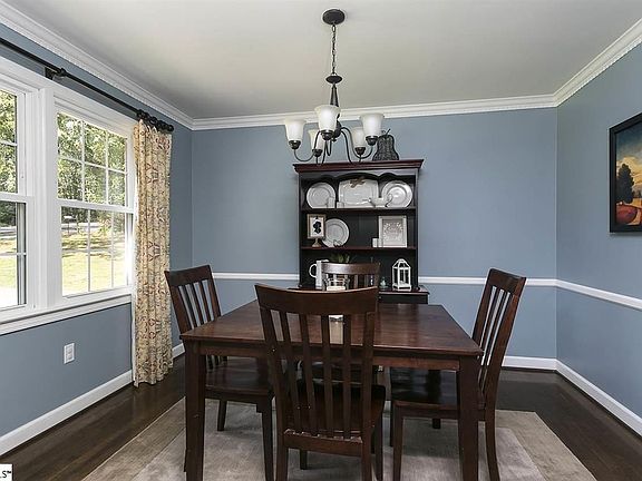 5th image of 304 Bella Vista Dr