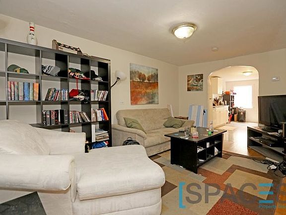 3rd image of 1633 W Pierce Ave #Gdn