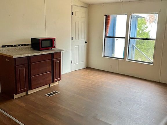 5th image of 640 Lee Road 424