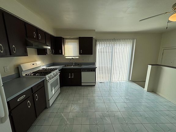 4th image of 16024 Wellington Ave