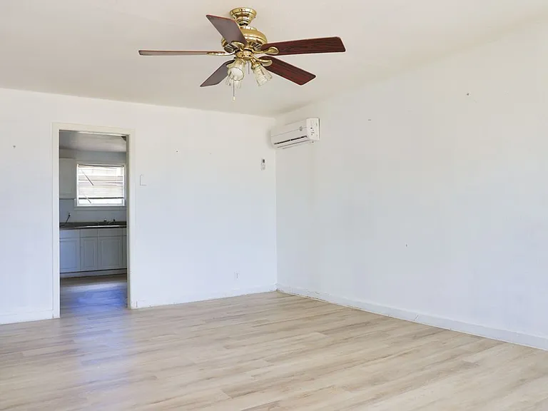 903 W 20th St — Photo 3