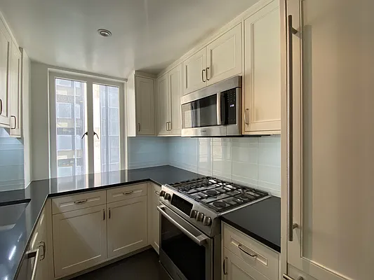 Rented by essential NEW YORK Real Estate | media 8