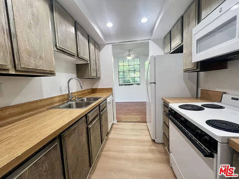 750 N Kings Rd #210 — Photo 5