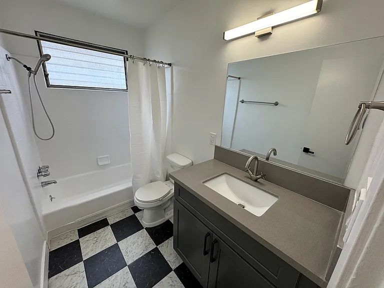 1733 Garfield Pl #16 — Photo 6