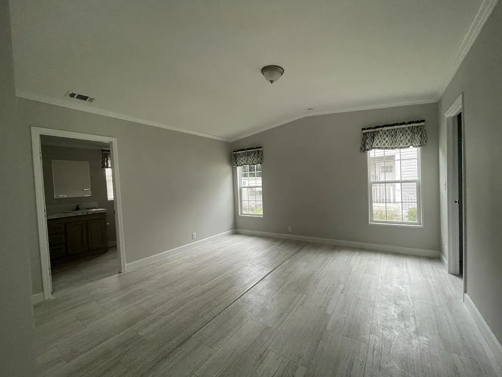3 bed, 2.0 bath, 1352 sqft, $1,899 — Photo 3