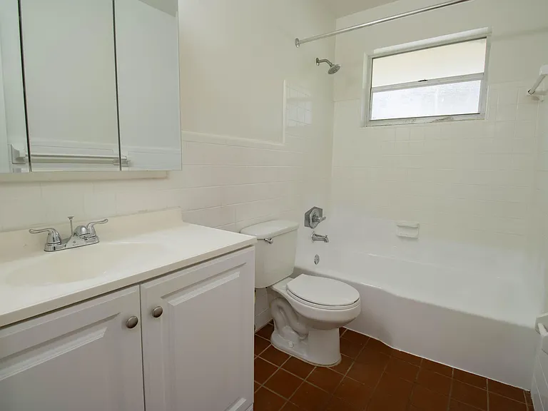 400 SW 8th Ave #8 — Photo 7