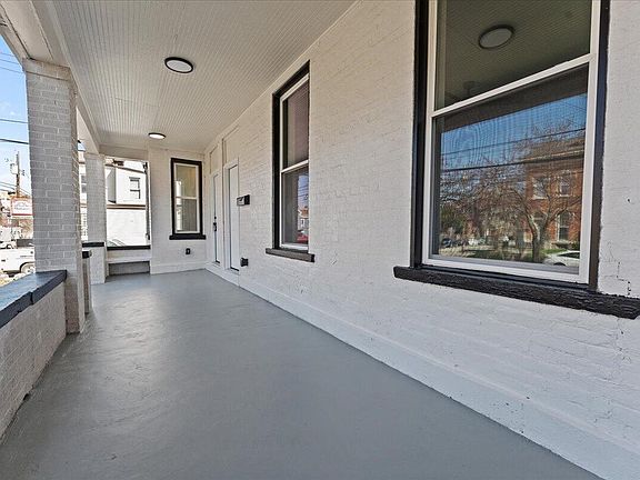 3rd image of 1402 Scott St