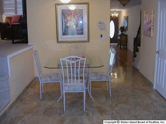 3rd image of 16 Pheasant Ln