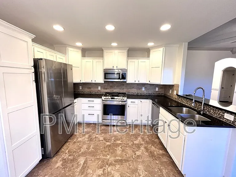 206 Peyton St — Photo 13