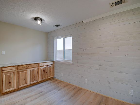 4th image of 3216 Judy Pl NE