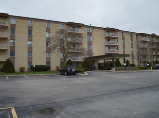 110 W Butterfield Rd APT 402S, Elmhurst, IL