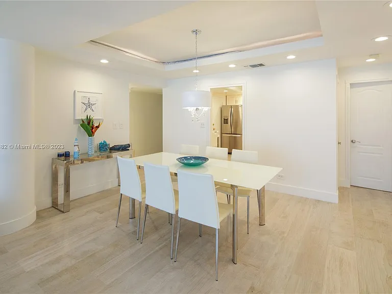 5005 Collins Ave #610 — Photo 5