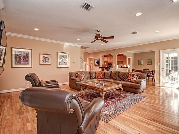 Open Floor Plan Perfect for Entertaining