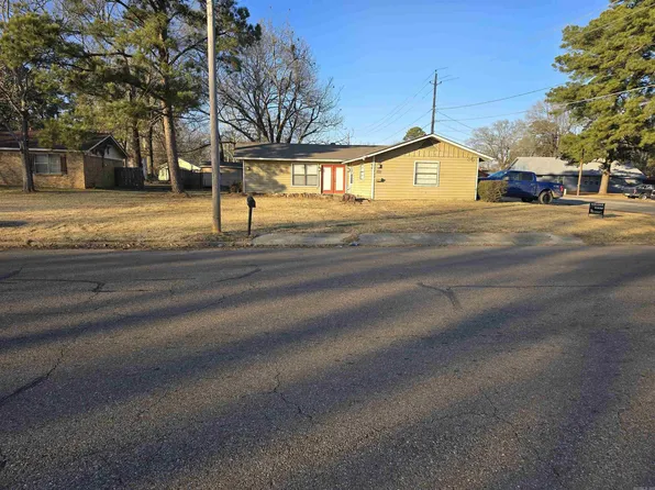 722 E 6th St, Hope, AR 71801