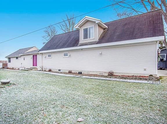 5th image of 10331 Strawberry Ln