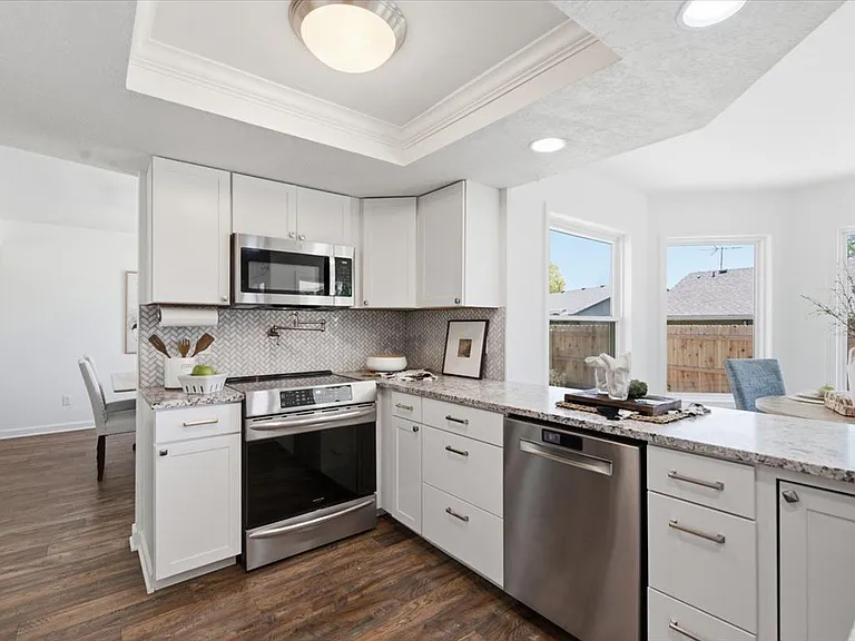 4426 S Tinker Ave — Photo 8