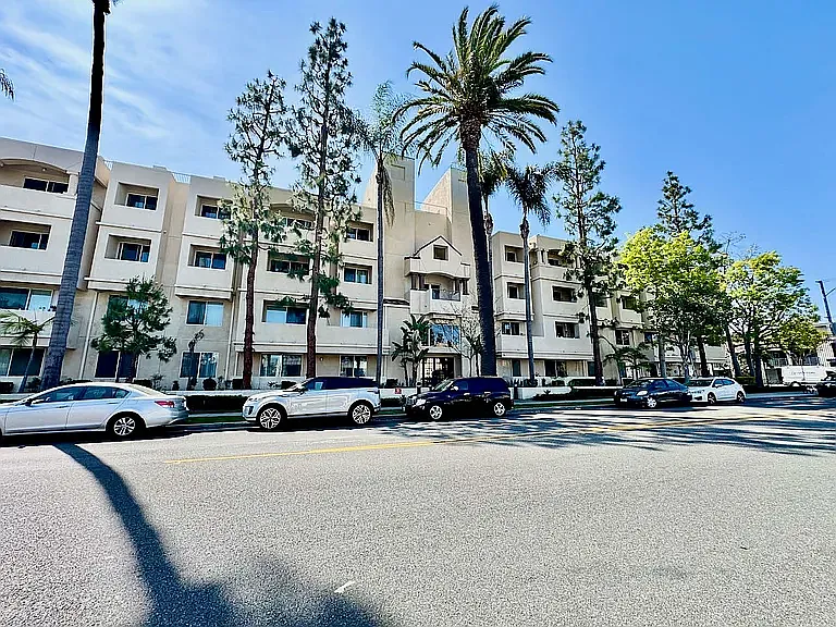 2 bed, 920 sqft, $2,800 — Photo 1