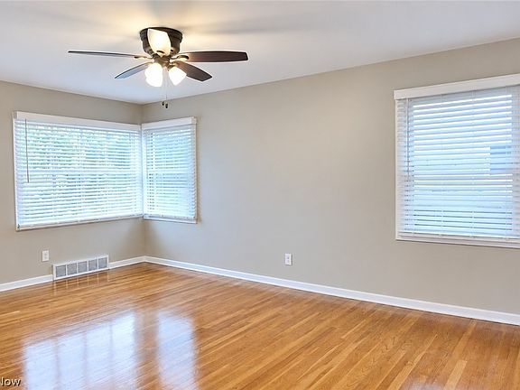 3rd image of 2318 Lincoln Ave