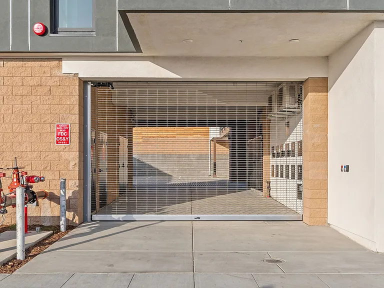 131 National City Blvd #201 — Photo 31