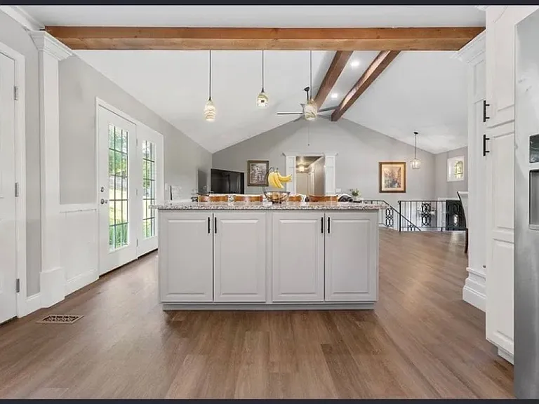 3704 Hilldale Dr NE — Photo 10