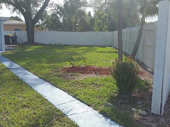 5th image of 2200 SW 13th St