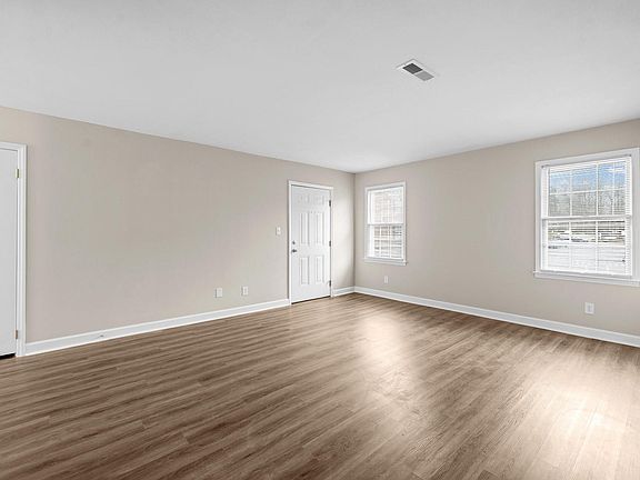 2nd image of 921 Nottingham Dr APT 10