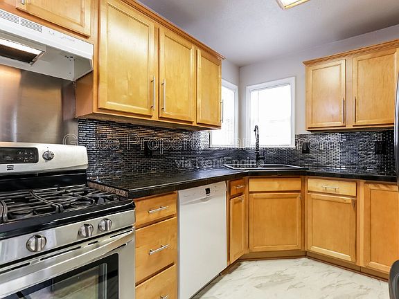 4th image of 3025 N Saint Paul St