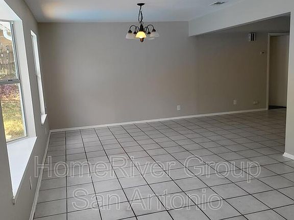 5th image of 207 Whitecliff Dr