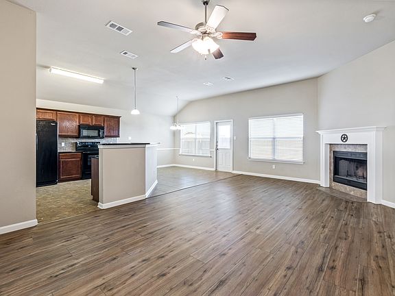 4th image of 7908 Woodbury Dr