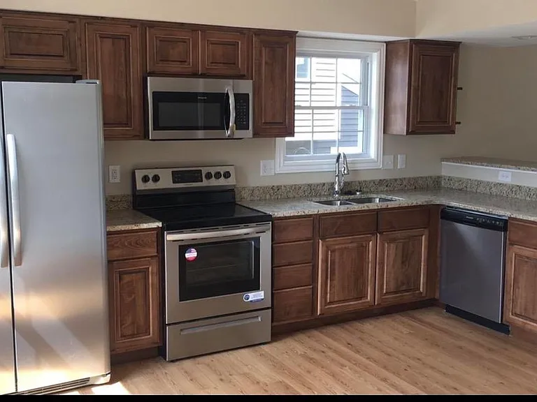 1763 W Victoria Ln — Photo 8