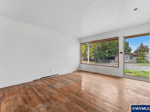 5th image of 4824 SE 84th Ave