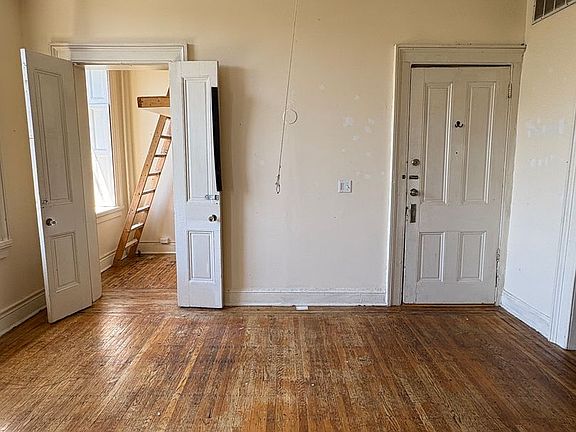 5th image of 24 E Mount Vernon Pl APT 3