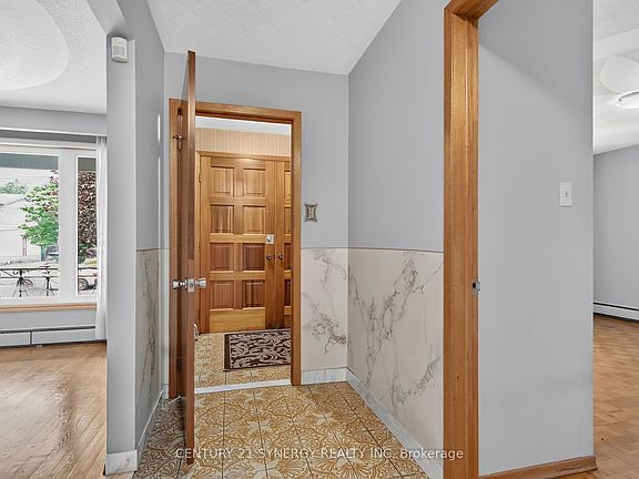 3rd image of 974 Greenbriar Ave