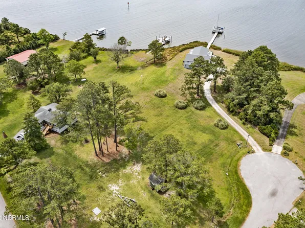 103 Crows Nest Street, Oriental, NC 28571