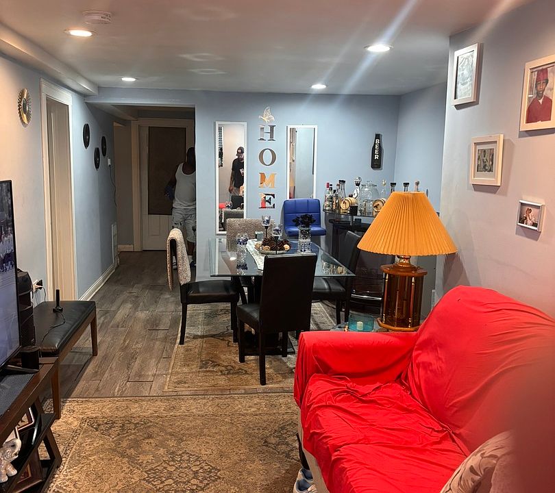 2nd image of 1427 S Central Park Ave