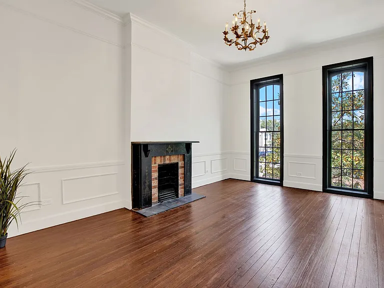 307 E Liberty St — Photo 9