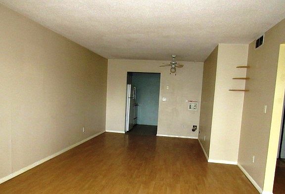 4th image of 104 Baldwin Ln