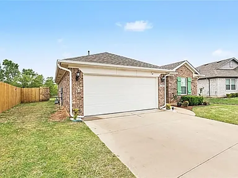 2344 Roca Dr — Photo 2