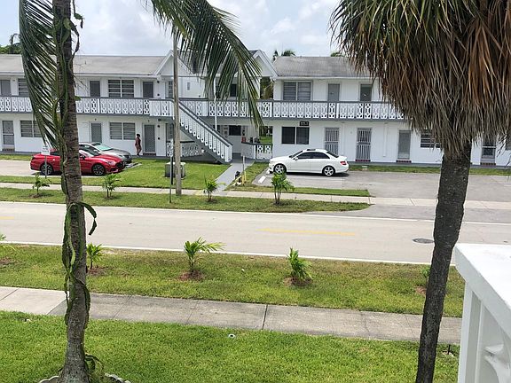 3rd image of 51 NE 204th St APT 22