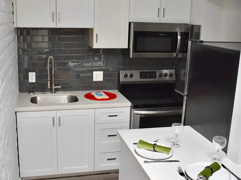 328 E Willetta St #16 — Photo 20