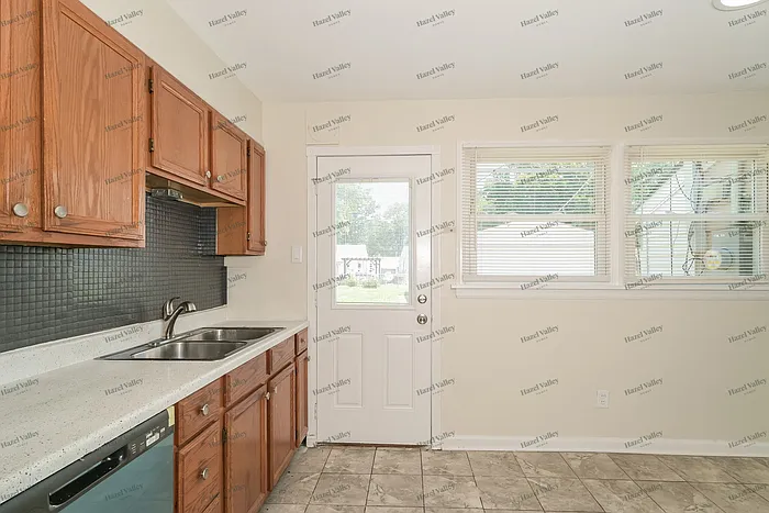 4147 Davis St — Photo 8
