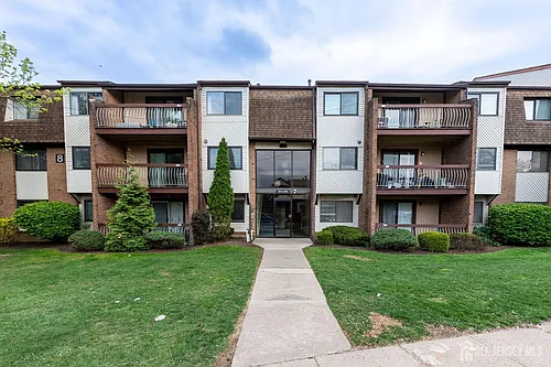 823 Edison Glen Ter Photo 1