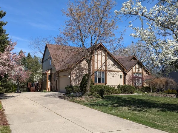 38585 Horton Dr, Farmington Hills, MI 48331