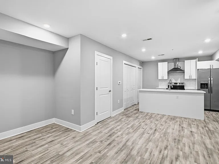 2500 N Mascher St #2 — Photo 3