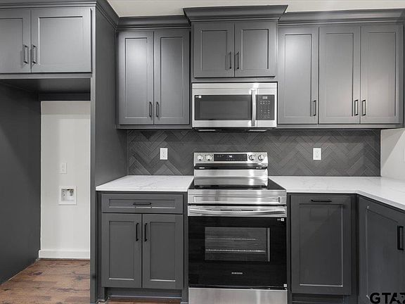 5th image of 904 Nell Ave
