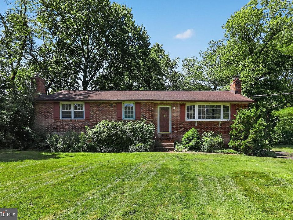 1st image of 136 Kingston Dr