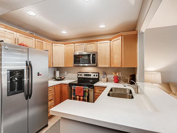4th image of 1025 E Highland Ave Unit 2