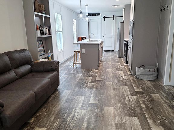 3rd image of 113 LAISY Drive