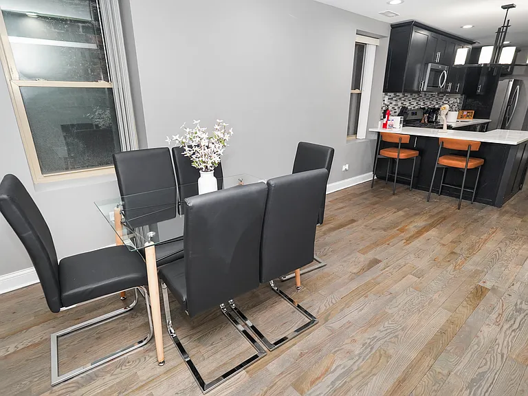 321 S Richmond St #1 — Photo 4
